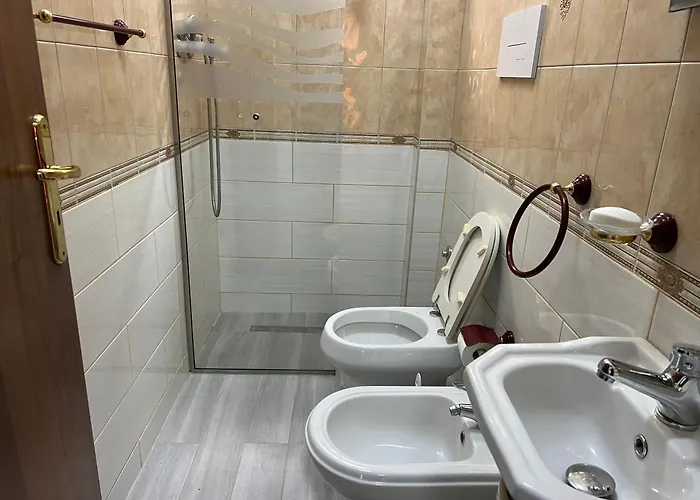 Rei's 2 Pensjonat Tirana